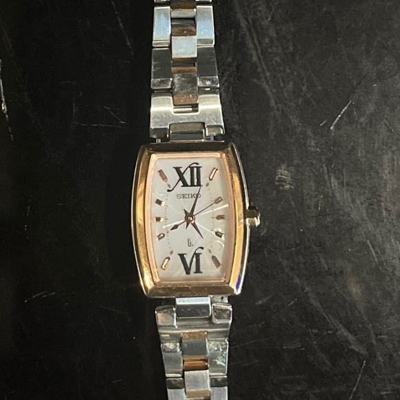 Seiko Solar Petite Watch - Picture 1 of 5